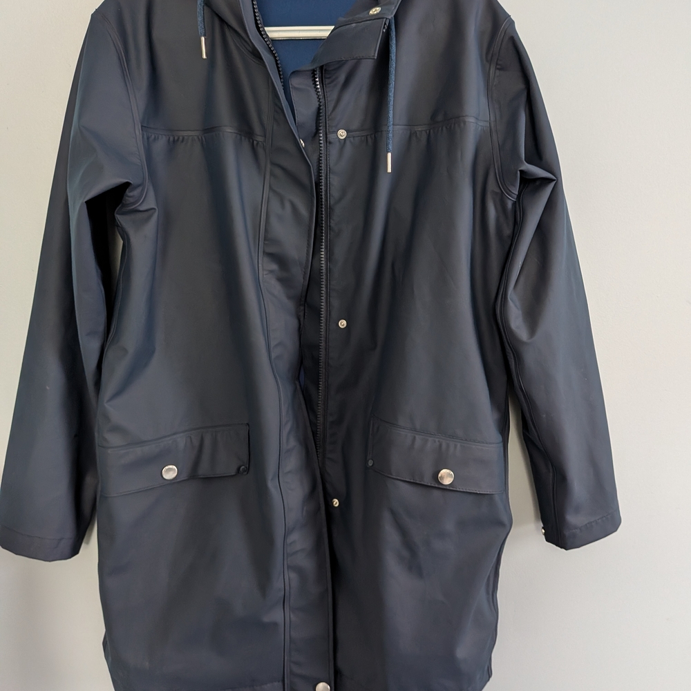 Helly Hansen Helox Waterproof Hooded Raincoat in Navy
